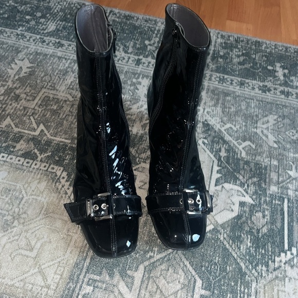 Stuart Weitzman women’s Black Heeled Boots with Glossy Finish size 8 - Picture 3 of 9
